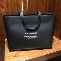 バレンシアガ61828418D9N1090スーパーコピー