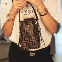 フェンディ8BS010A3ZGF13VKスーパーコピー