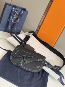 2023 ディオールスーパーコピー サドル コンパクト クラッチ23-BO-1118