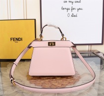 フェンディ ピンクスーパーコピーコピー1Peekaboo ISeeU ハンドバッグは小さくてかわいいです8BN327AF2JF1BA904