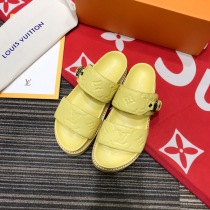 人気ルイ・ヴィトンコピー 厚底エンボス加工クラシック老眼スリッパ AB5562-3