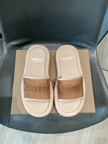 ブランドバーバリーコピーの新作サンダル bur3256-1