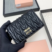 ミュウミュウ ブラック 偽物多機能 小さいスーパーコピー財布 143277