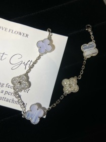 ヴァンクリーフコピージュエリー 新作ダイヤモンド 五花ブレスレット 278635