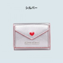 ブランドミュウミュウ2BC3F0135コピー